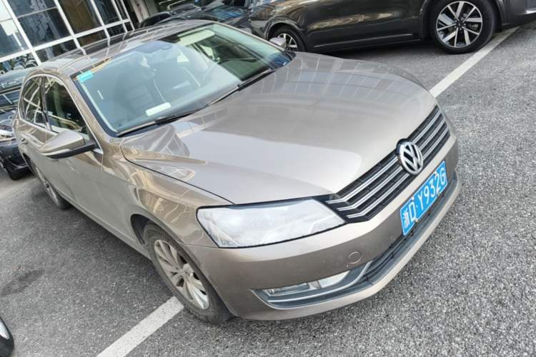 Used Volkswagen Passat 2015 1.8TSI DSG Prestige Edition Front Right 45 Deg