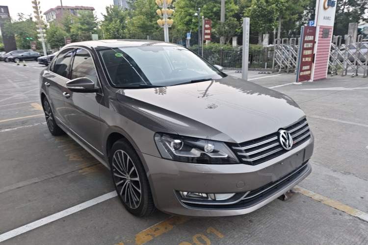 Used Volkswagen Passat 2015 1.8TSI DSG Prestige Edition Front Right 45 Deg