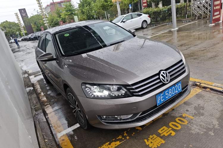 Used Volkswagen Passat 2015 1.8TSI DSG Prestige Edition Front Right 45 Deg