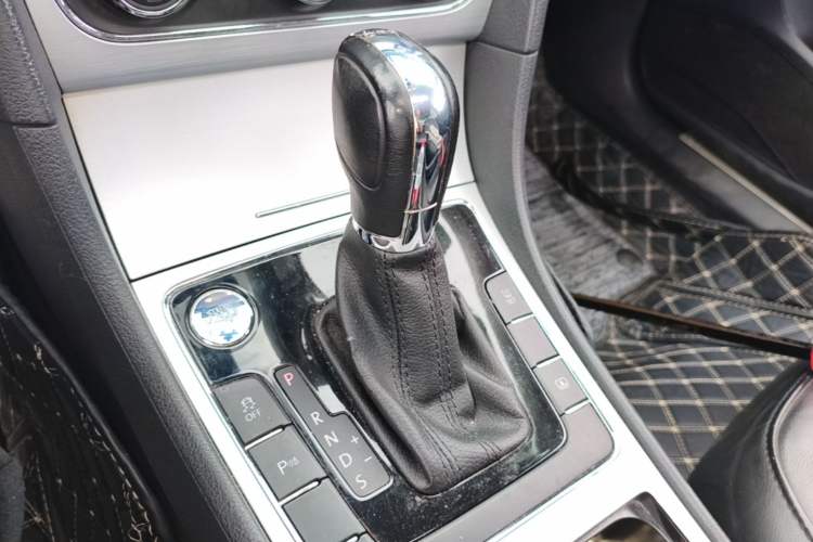Used Volkswagen Passat 2015 1.8TSI DSG Prestige Edition Gear Lever