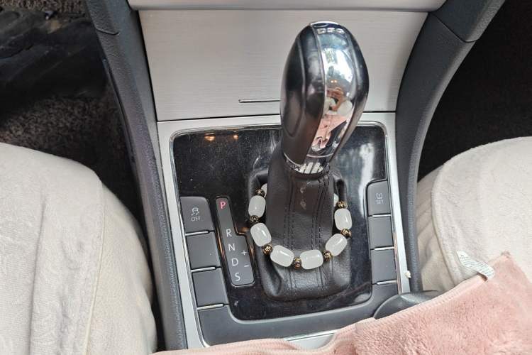 Used Volkswagen Passat 2015 1.8TSI DSG Prestige Edition Gear Lever