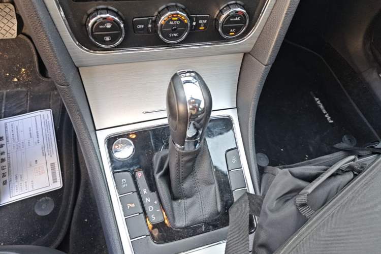Used Volkswagen Passat 2015 1.8TSI DSG Prestige Edition Gear Lever