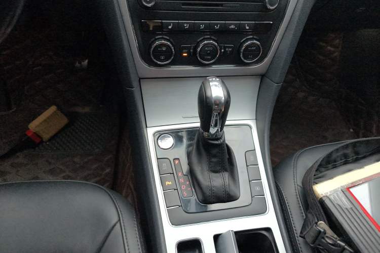 Used Volkswagen Passat 2015 1.8TSI DSG Prestige Edition Gear Lever