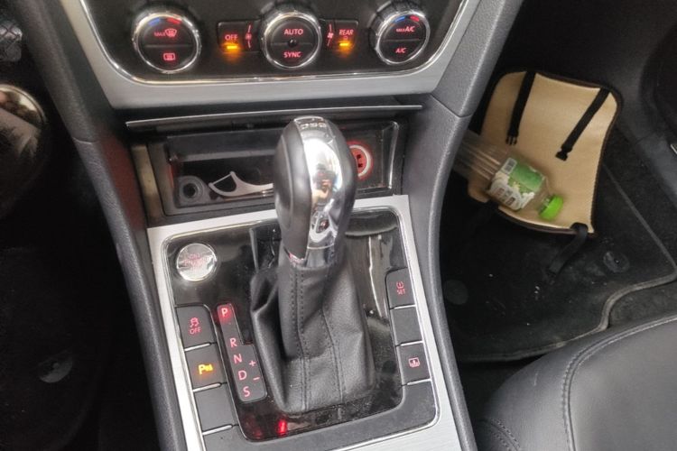 Used Volkswagen Passat 2015 1.8TSI DSG Prestige Edition Gear Lever