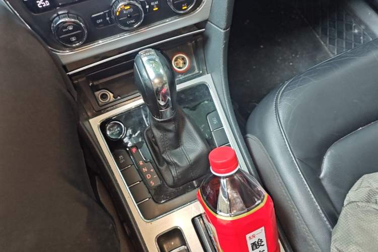 Used Volkswagen Passat 2015 1.8TSI DSG Prestige Edition Gear Lever