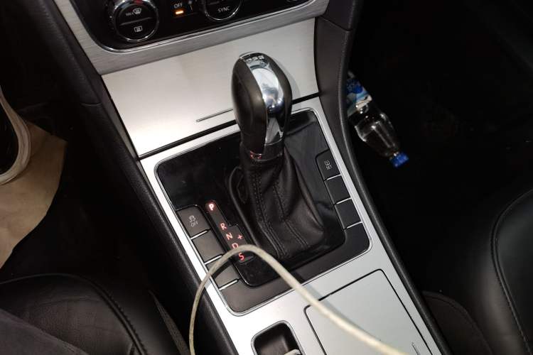 Used Volkswagen Passat 2015 1.8TSI DSG Prestige Edition Gear Lever