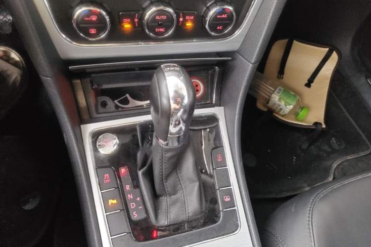 Used Volkswagen Passat 2015 1.8TSI DSG Prestige Edition Gear Lever