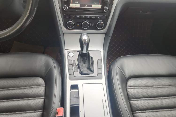 Used Volkswagen Passat 2015 1.8TSI DSG Prestige Edition Gear Lever