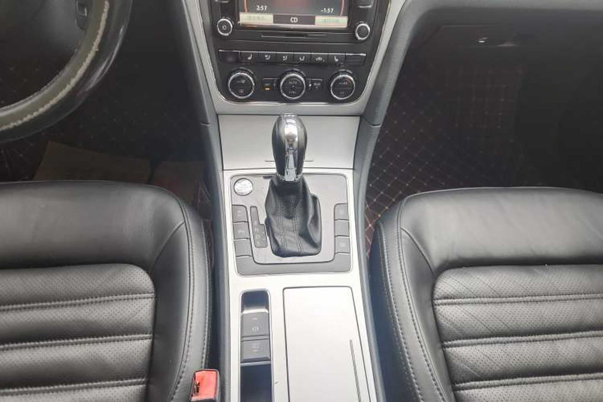 Used Volkswagen Passat 2015 1.8TSI DSG Prestige Edition Gear Lever