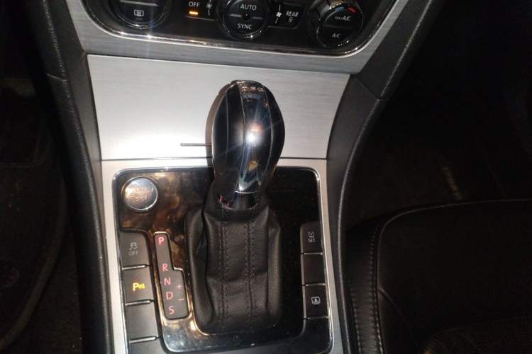 Used Volkswagen Passat 2015 1.8TSI DSG Prestige Edition Gear Lever