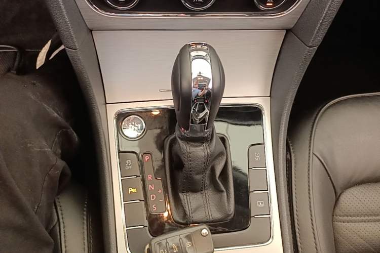 Used Volkswagen Passat 2015 1.8TSI DSG Prestige Edition Gear Lever