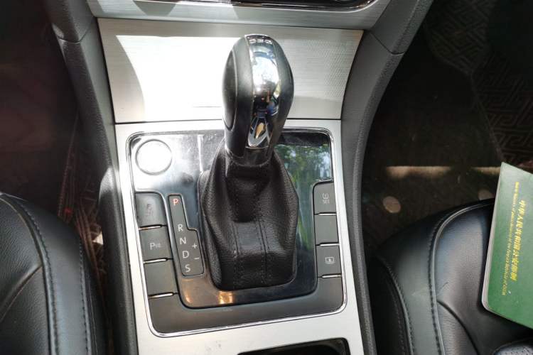 Used Volkswagen Passat 2015 1.8TSI DSG Prestige Edition Gear Lever