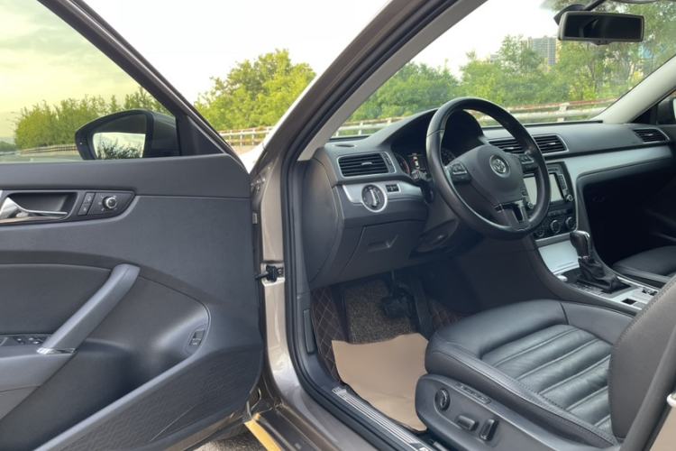 Used Volkswagen Passat 2015 2.0 TSI DSG Prestige Edition Interior 2