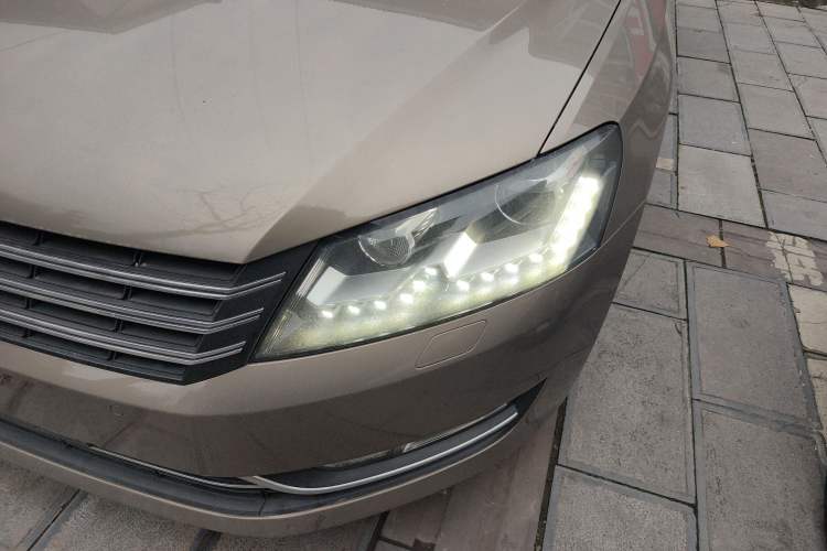 Used Volkswagen Passat 2015 1.8TSI DSG Prestige Edition Left Front Headlight