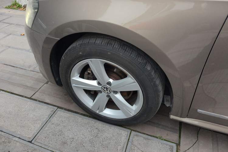 Used Volkswagen Passat 2015 1.8TSI DSG Prestige Edition Left Front Wheel Hub