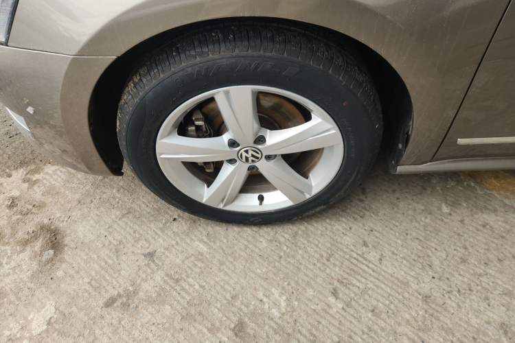Used Volkswagen Passat 2015 1.8TSI DSG Prestige Edition Left Front Wheel Hub