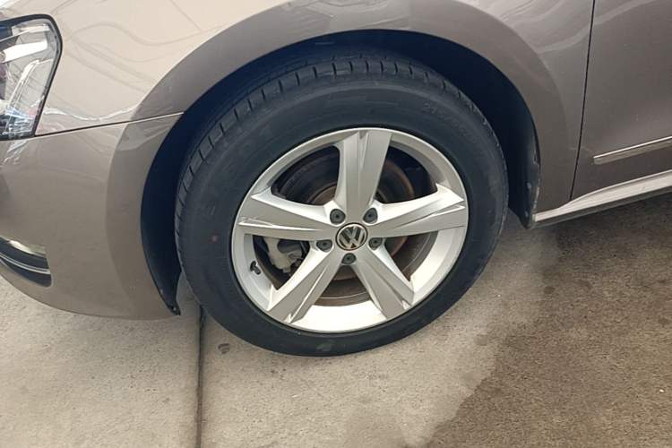 Used Volkswagen Passat 2015 1.8TSI DSG Prestige Edition Left Front Wheel Hub