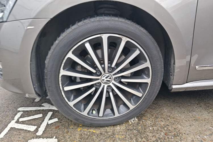 Used Volkswagen Passat 2015 1.8TSI DSG Prestige Edition Left Front Wheel Hub