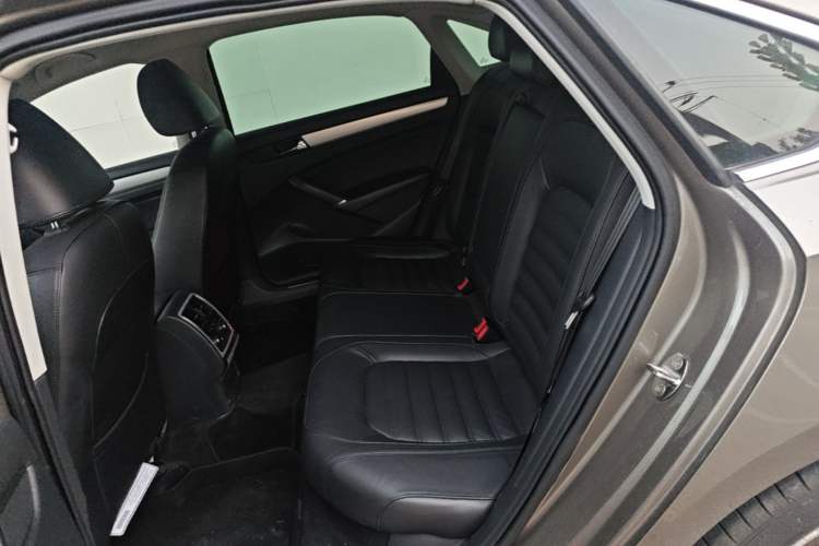 Used Volkswagen Passat 2015 1.8TSI DSG Prestige Edition Left Rear Seat