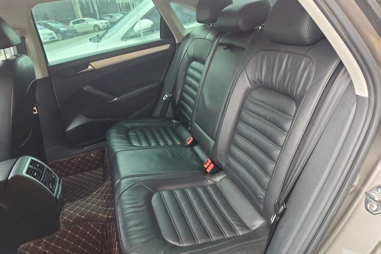 Used Volkswagen Passat 2015 1.8TSI DSG Prestige Edition Left Rear Seat