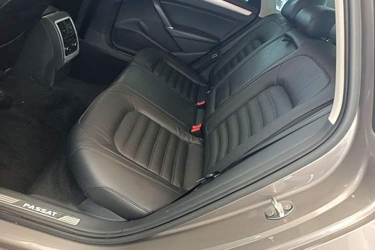 Used Volkswagen Passat 2015 1.8TSI DSG Prestige Edition Left Rear Seat