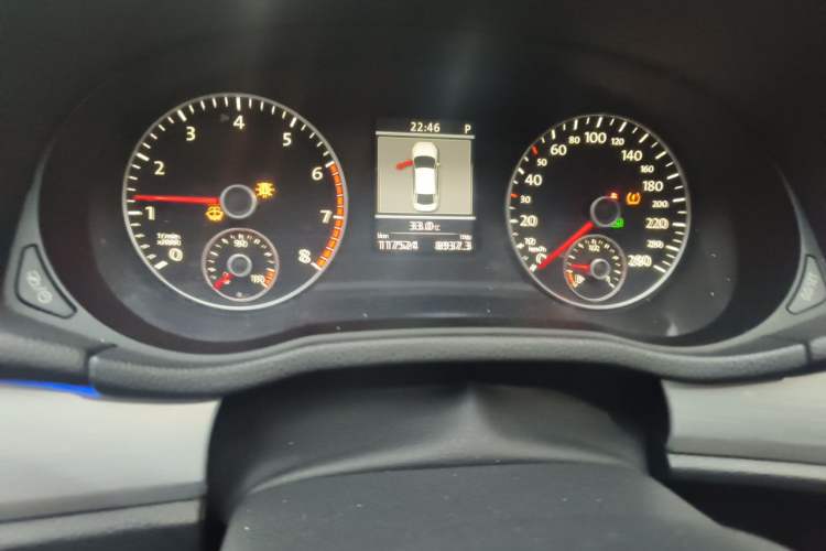 Used Volkswagen Passat 2015 1.8TSI DSG Prestige Edition Odometer Close Up