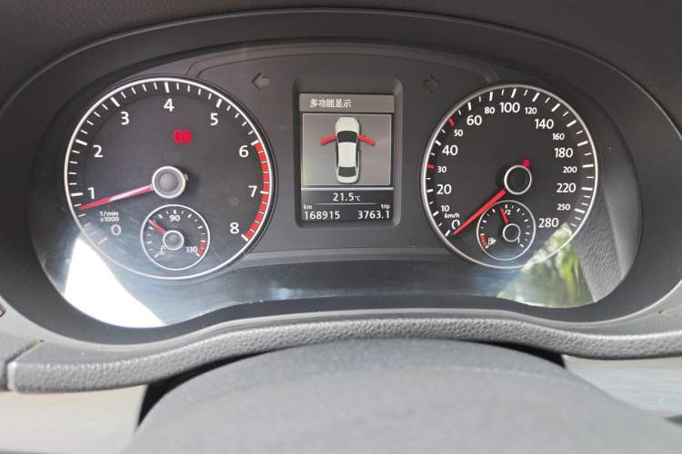 Used Volkswagen Passat 2015 1.8TSI DSG Ultimate Edition Odometer Close Up