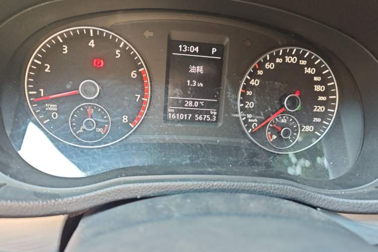 Used Volkswagen Passat 2015 1.8TSI DSG Prestige Edition Odometer Close Up