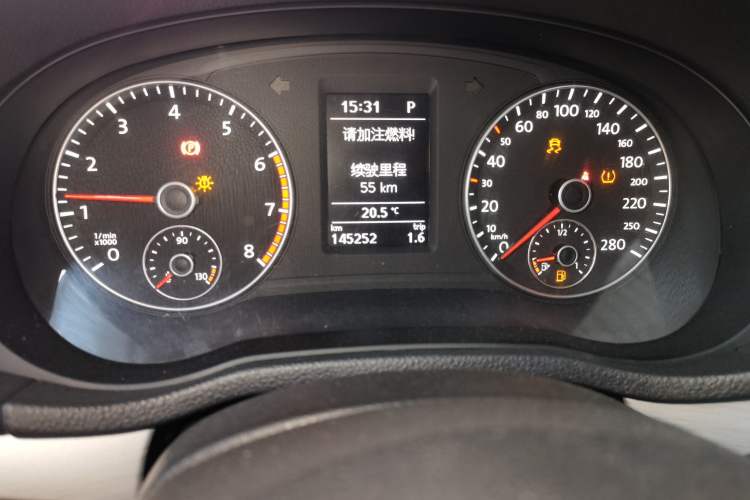 Used Volkswagen Passat 2015 1.8TSI DSG Prestige Edition Odometer Close Up