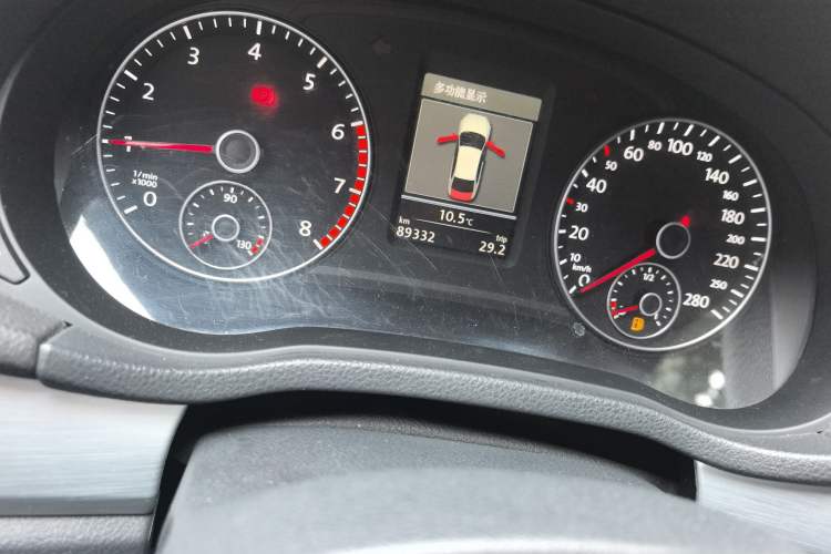 Used Volkswagen Passat 2015 1.8TSI DSG Prestige Edition Odometer Close Up
