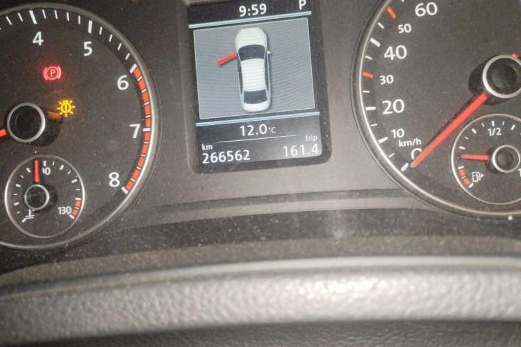 Used Volkswagen Passat 2015 1.8TSI DSG Prestige Edition Odometer Close Up
