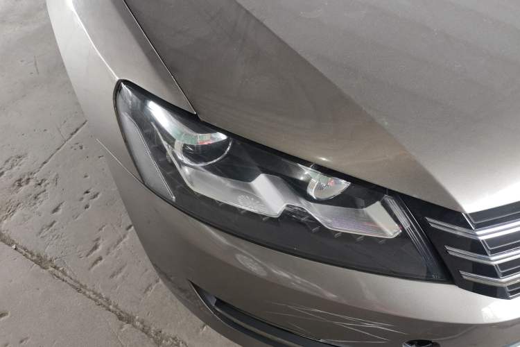 Used Volkswagen Passat 2015 1.8TSI DSG Prestige Edition Right Front Headlight