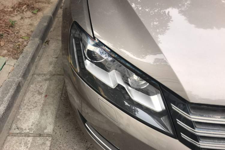 Used Volkswagen Passat 2015 1.8TSI DSG Prestige Edition Right Front Headlight
