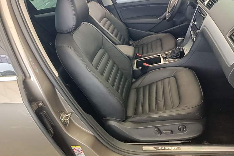 Used Volkswagen Passat 2015 1.8TSI DSG Prestige Edition Right Front Seat