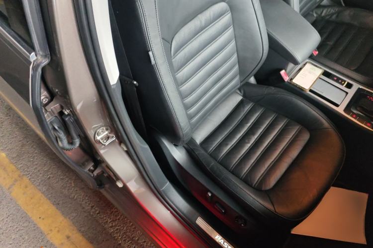Used Volkswagen Passat 2015 1.8TSI DSG Prestige Edition Right Front Seat