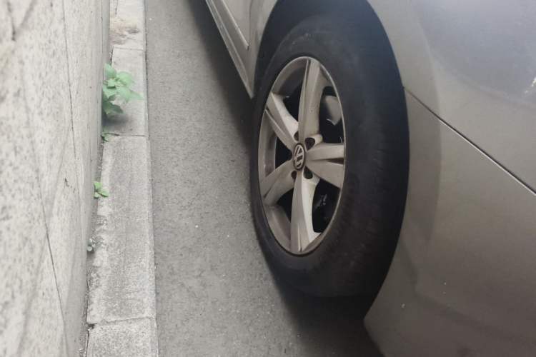 Used Volkswagen Passat 2015 1.8TSI DSG Prestige Edition Right Front Wheel Hub