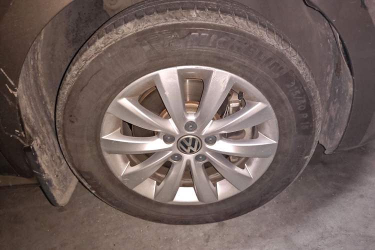 Used Volkswagen Passat 2015 1.8TSI DSG Prestige Edition Right Front Wheel Hub