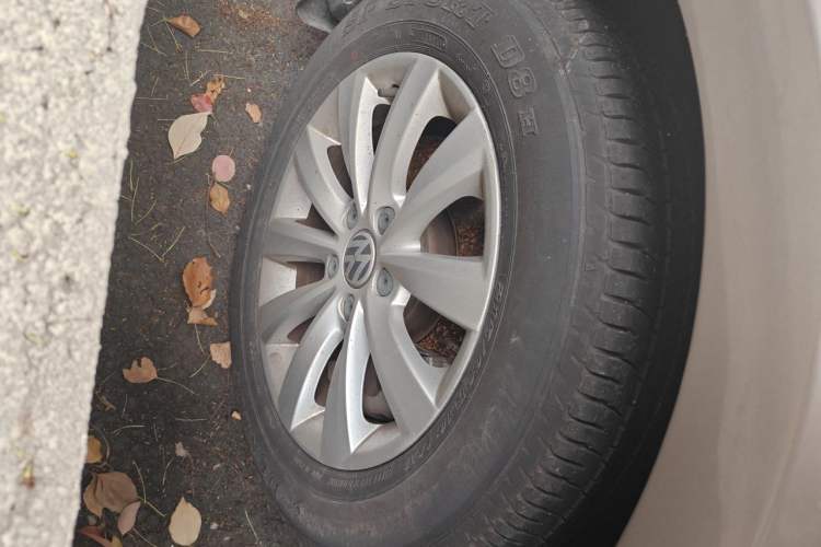 Used Volkswagen Passat 2015 1.8TSI DSG Prestige Edition Right Front Wheel Hub