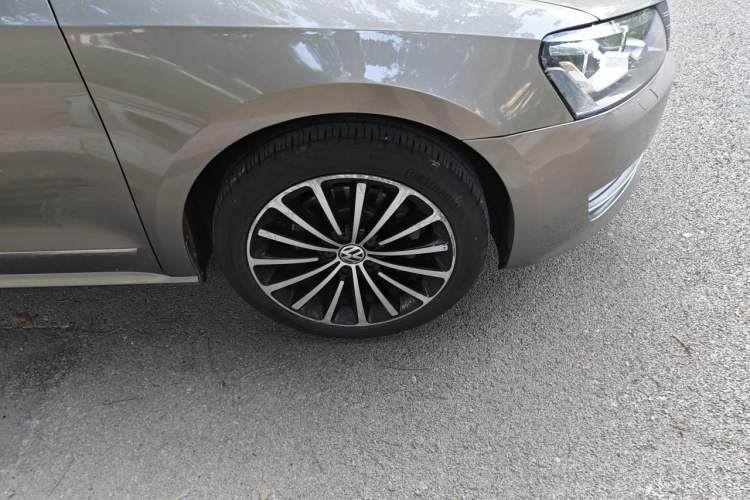 Used Volkswagen Passat 2015 2.0 TSI DSG Prestige Edition Right Front Wheel Hub