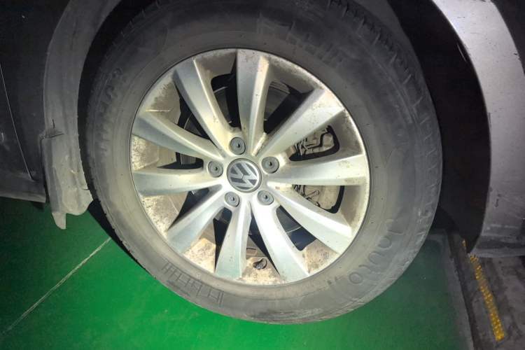 Used Volkswagen Passat 2015 1.8TSI DSG Prestige Edition Right Front Wheel Hub