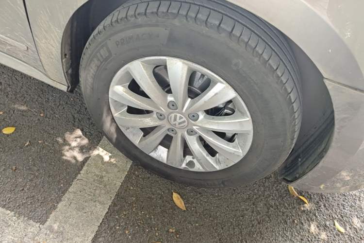 Used Volkswagen Passat 2015 1.8TSI DSG Prestige Edition Right Front Wheel Hub