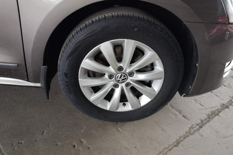Used Volkswagen Passat 2015 1.8TSI DSG Prestige Edition Right Front Wheel Hub
