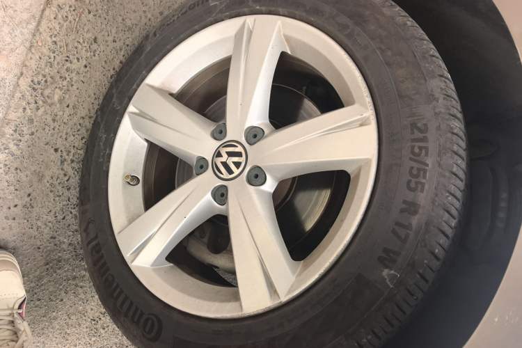 Used Volkswagen Passat 2015 1.8TSI DSG Prestige Edition Right Front Wheel Hub