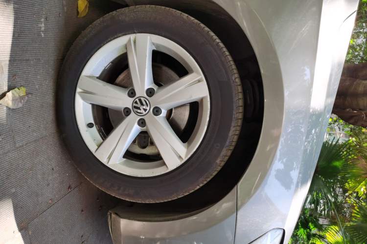 Used Volkswagen Passat 2015 1.8TSI DSG Prestige Edition Right Front Wheel Hub