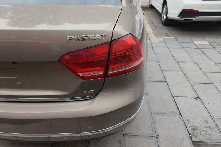 Used Volkswagen Passat 2015 1.8TSI DSG Prestige Edition Right Rear Taillight