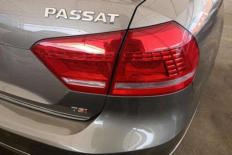 Used Volkswagen Passat 2015 1.8TSI DSG Prestige Edition Right Rear Taillight