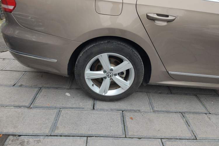 Used Volkswagen Passat 2015 1.8TSI DSG Prestige Edition Right Rear Wheel Hub