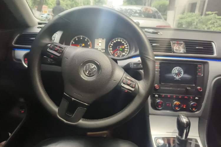Used Volkswagen Passat 2015 1.8TSI DSG Prestige Edition Steering Wheel