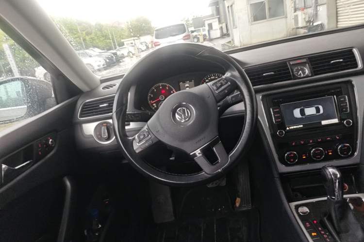 Used Volkswagen Passat 2015 1.8TSI DSG Prestige Edition Steering Wheel