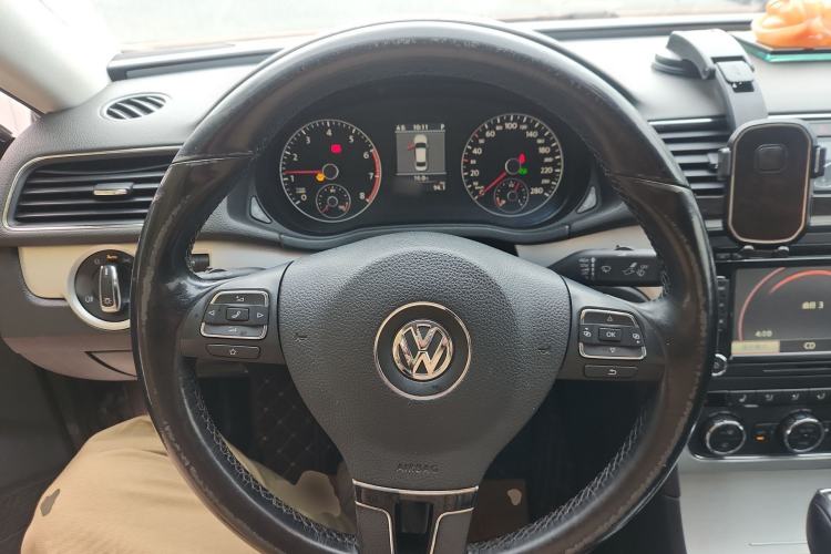 Used Volkswagen Passat 2015 1.8TSI DSG Prestige Edition Steering Wheel